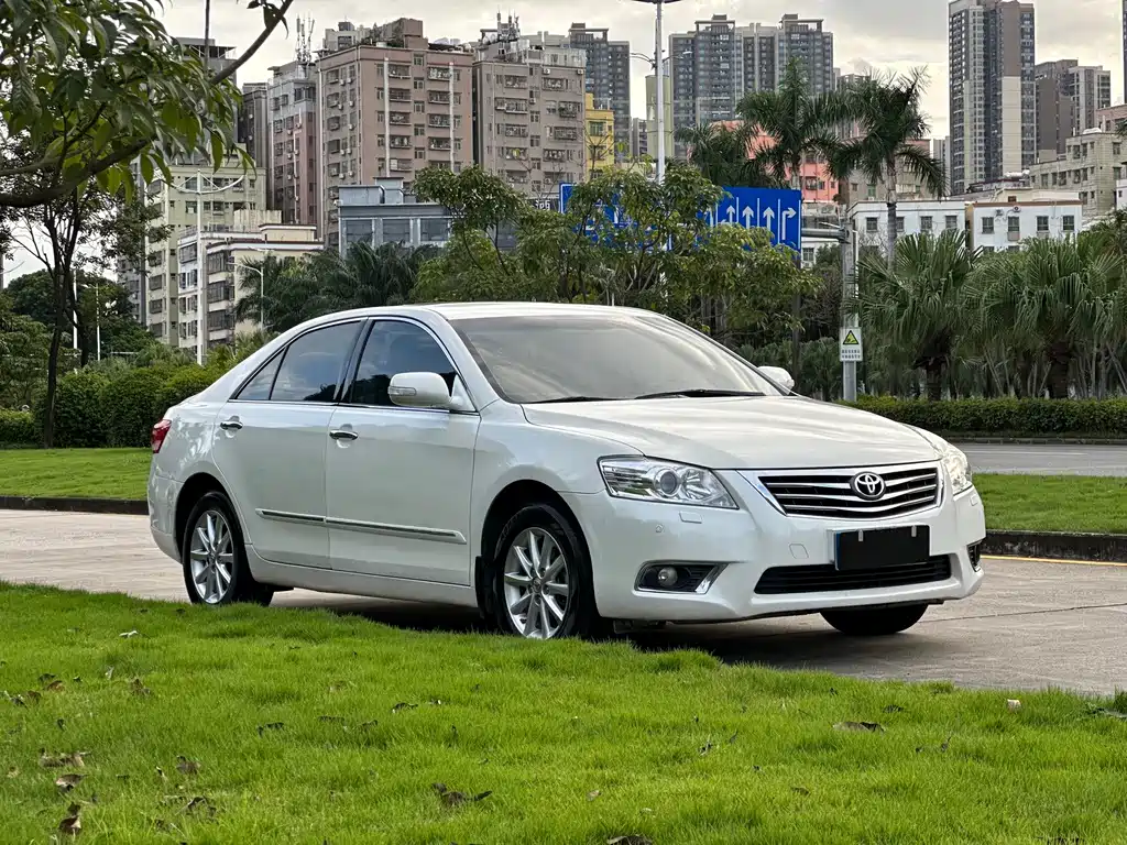 Toyota Camry — миниатюра 3