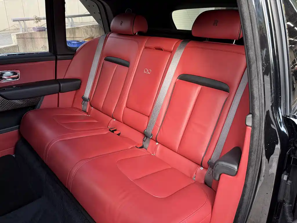 Rolls-Royce Cullinan 2018 мест