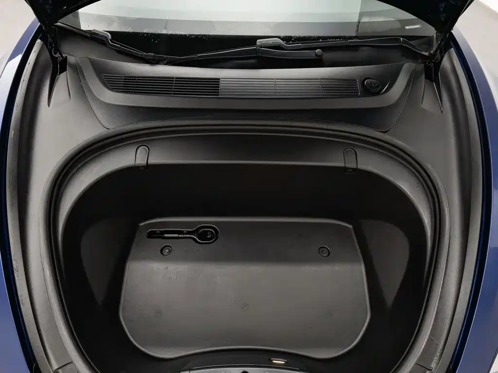 Tesla Model 3 — миниатюра 6