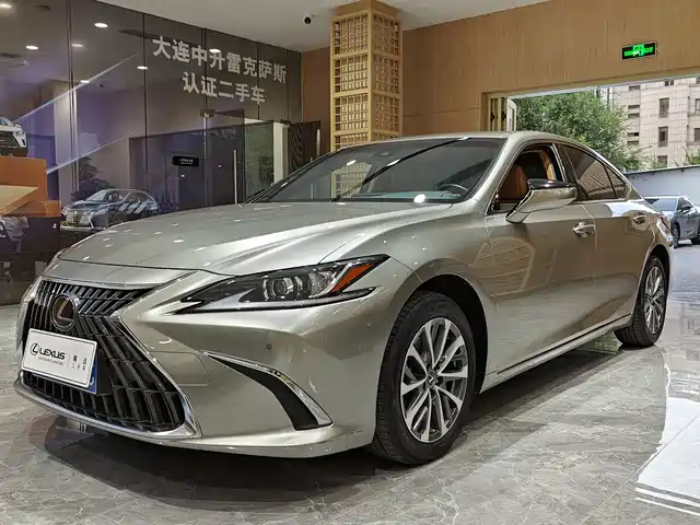 LEXUS  ES
