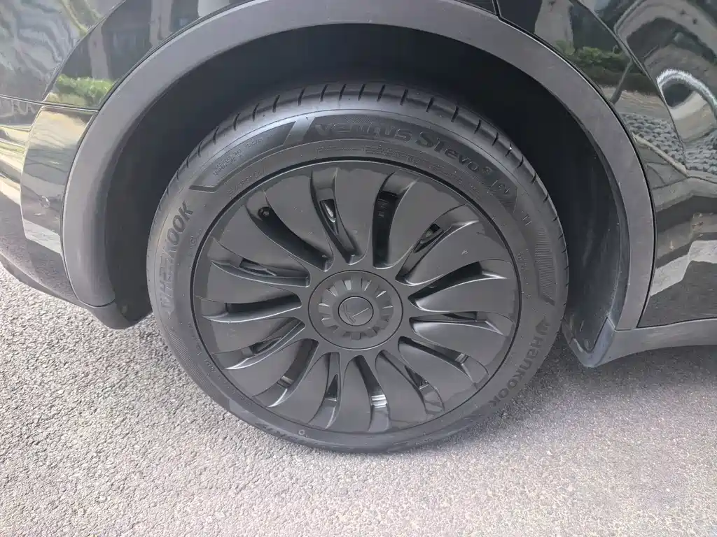Tesla Model Y — миниатюра 14
