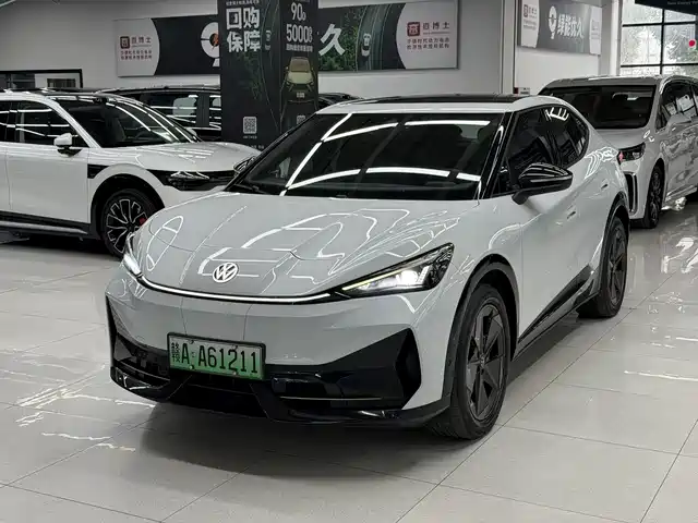 VOLKSWAGEN WITH THE CROWD 06 2025