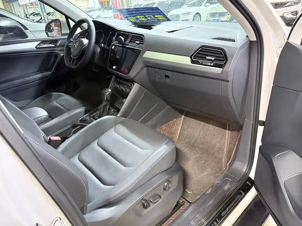 Volkswagen Tiguan L — миниатюра 21