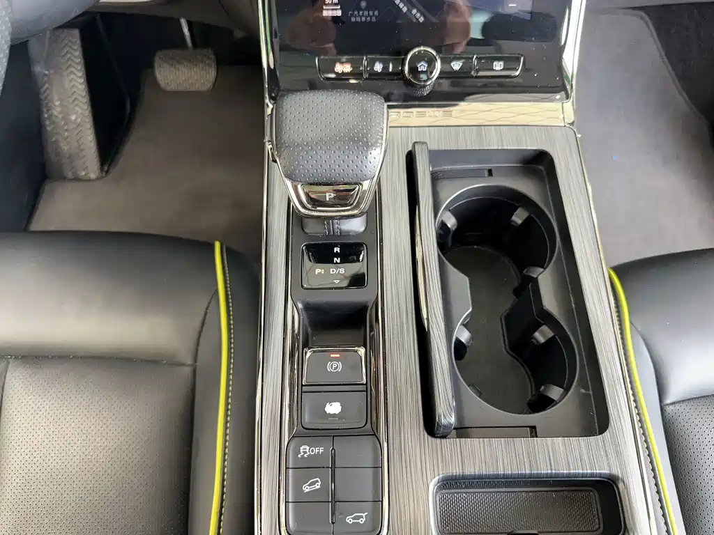 Roewe RX5 — миниатюра 16