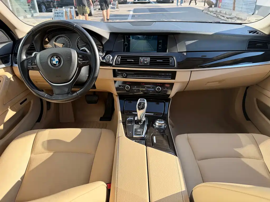 BMW 5 Series — миниатюра 11