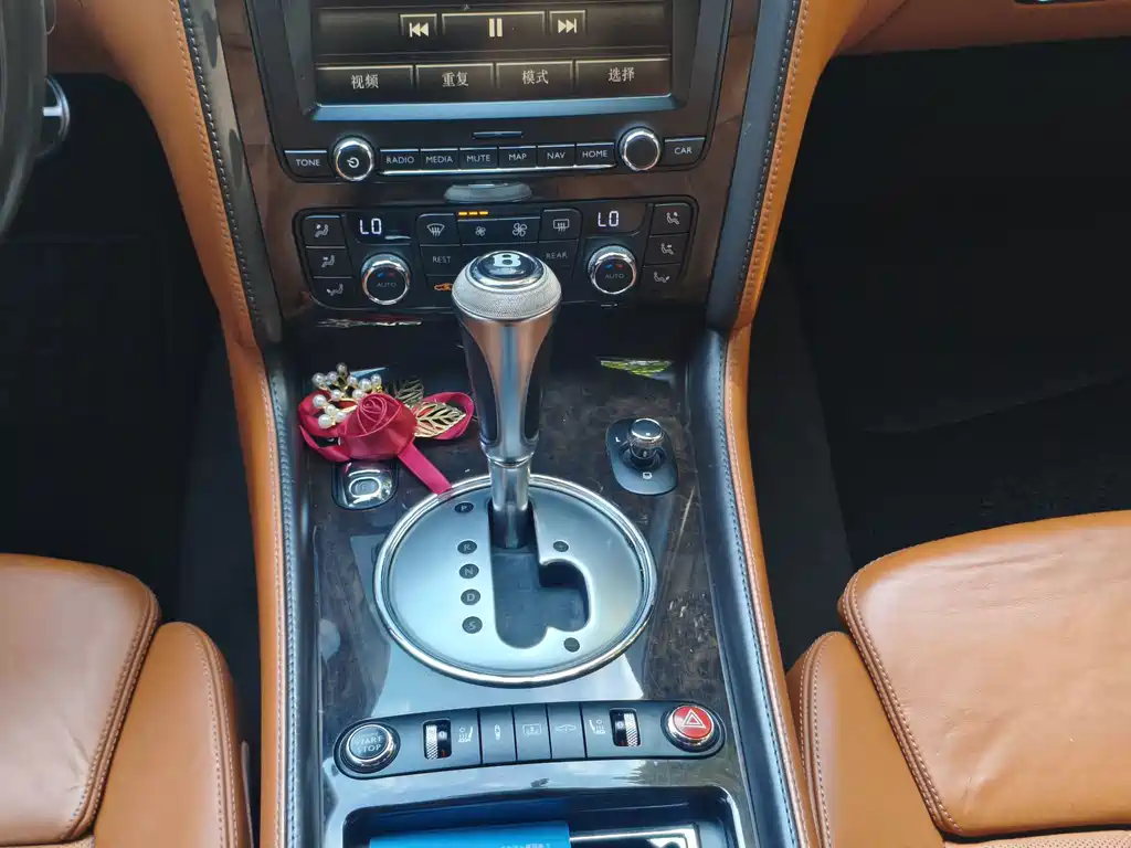 Bentley Flying Spur — миниатюра 12