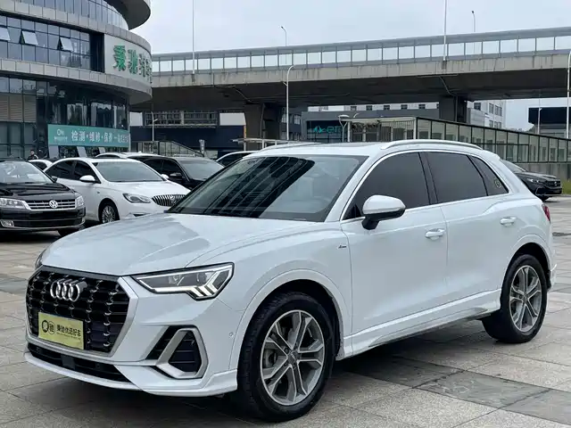AUDI Q3 2021