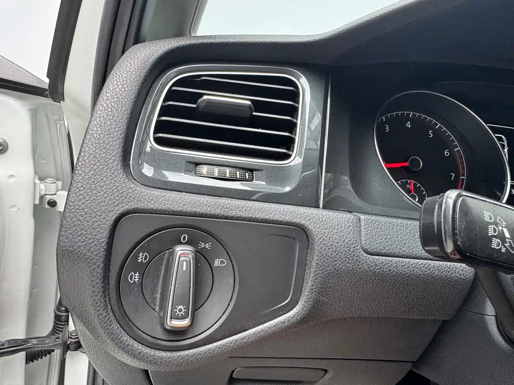 Volkswagen Golf — миниатюра 18