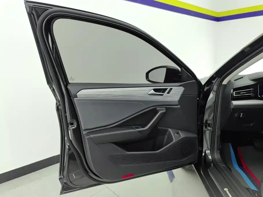 Volkswagen Sagitar — миниатюра 7