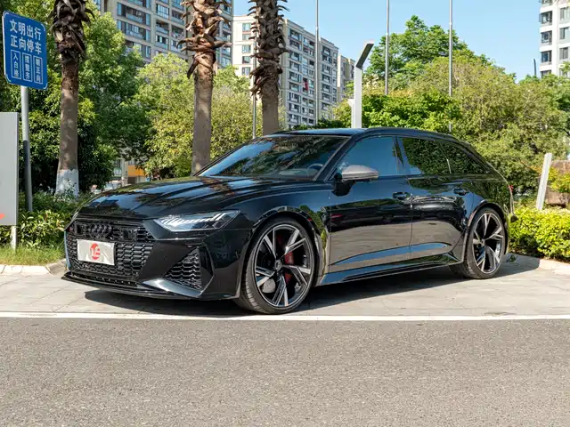 AUDI RS 6