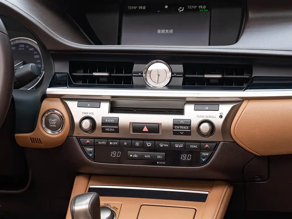 Lexus ES — миниатюра 16