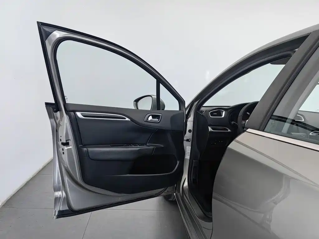 Citroen C4L — миниатюра 8