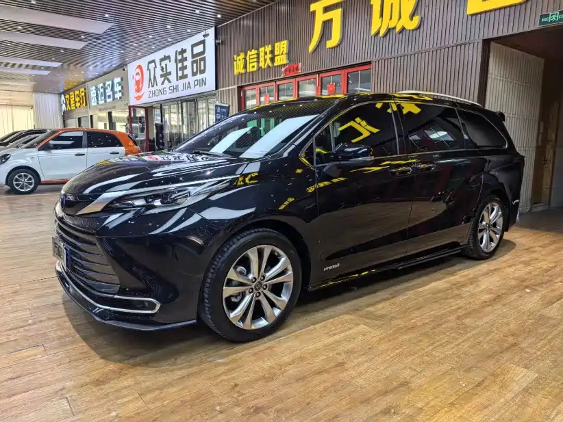 Toyota Sienna 2024