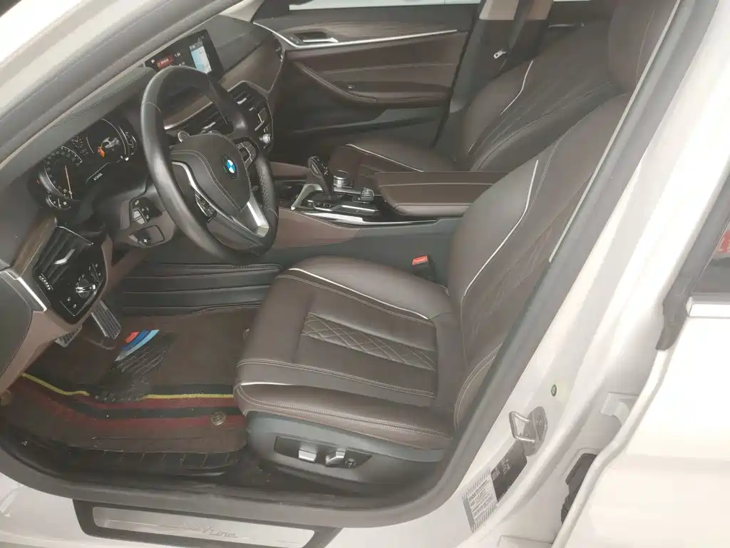 BMW 5 Series — миниатюра 12