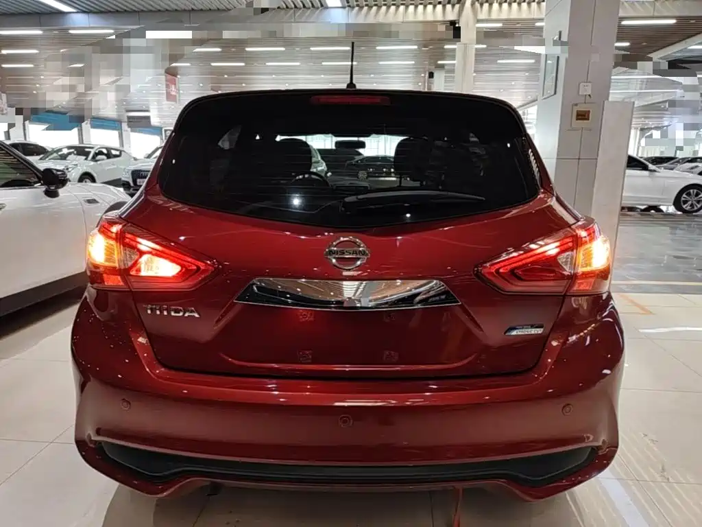 Nissan Tiida — миниатюра 6
