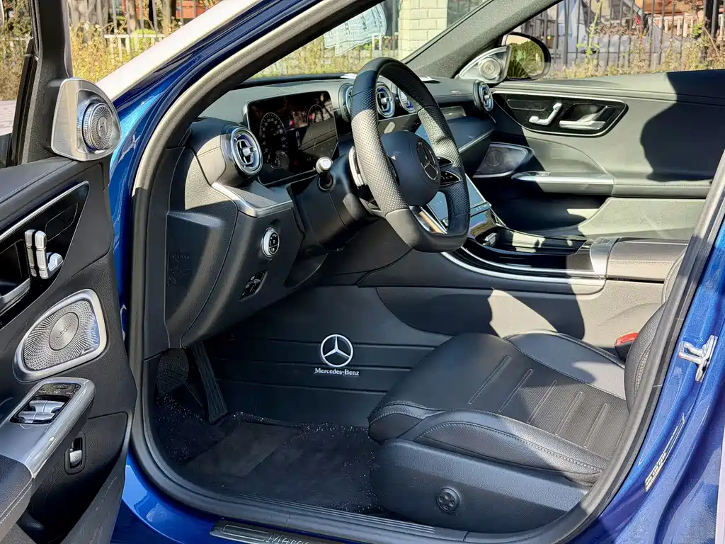 Mercedes-Benz C-Class — миниатюра 5
