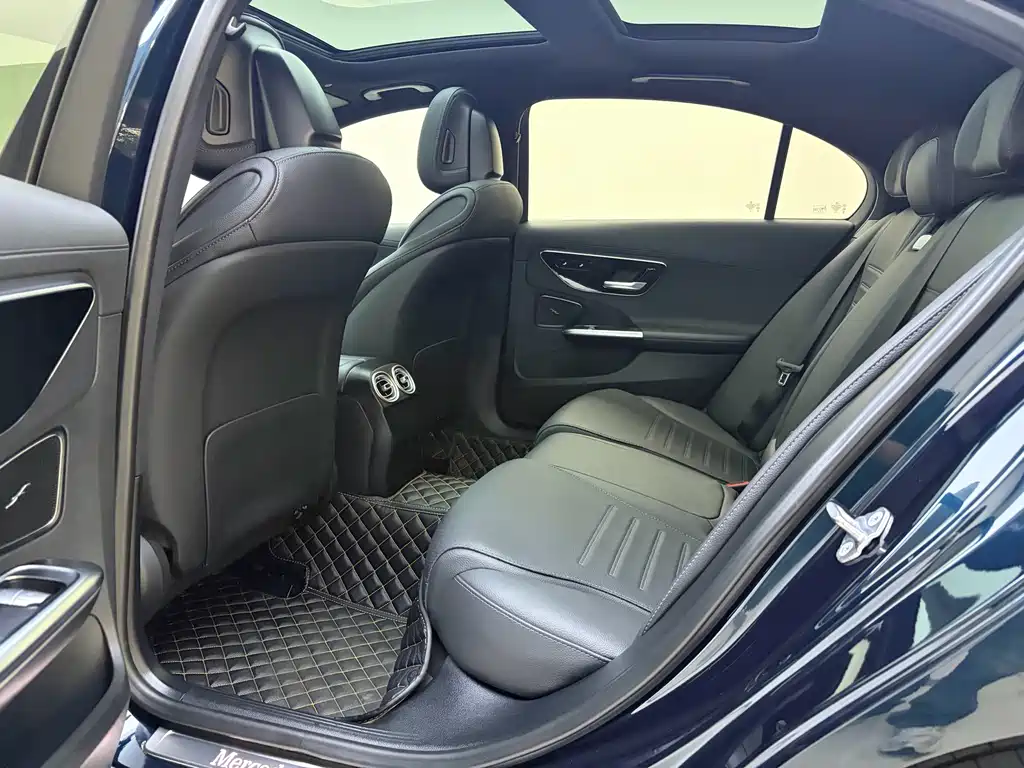 Mercedes-Benz C-Class — миниатюра 4