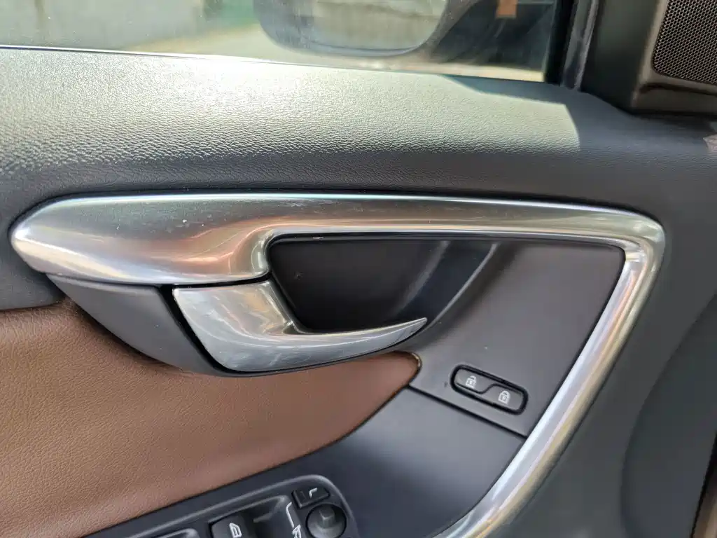 Volvo XC60 (Import) — миниатюра 18