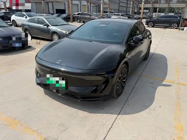 2024 Zeekr 007