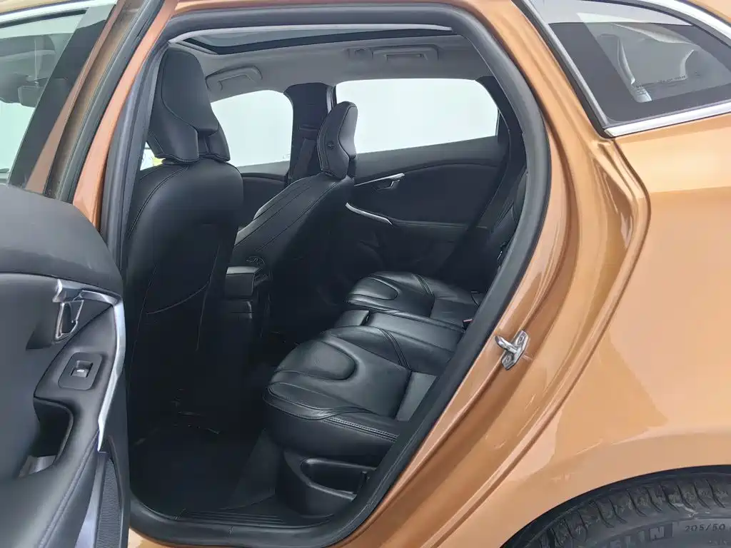 Volvo V40 — миниатюра 15