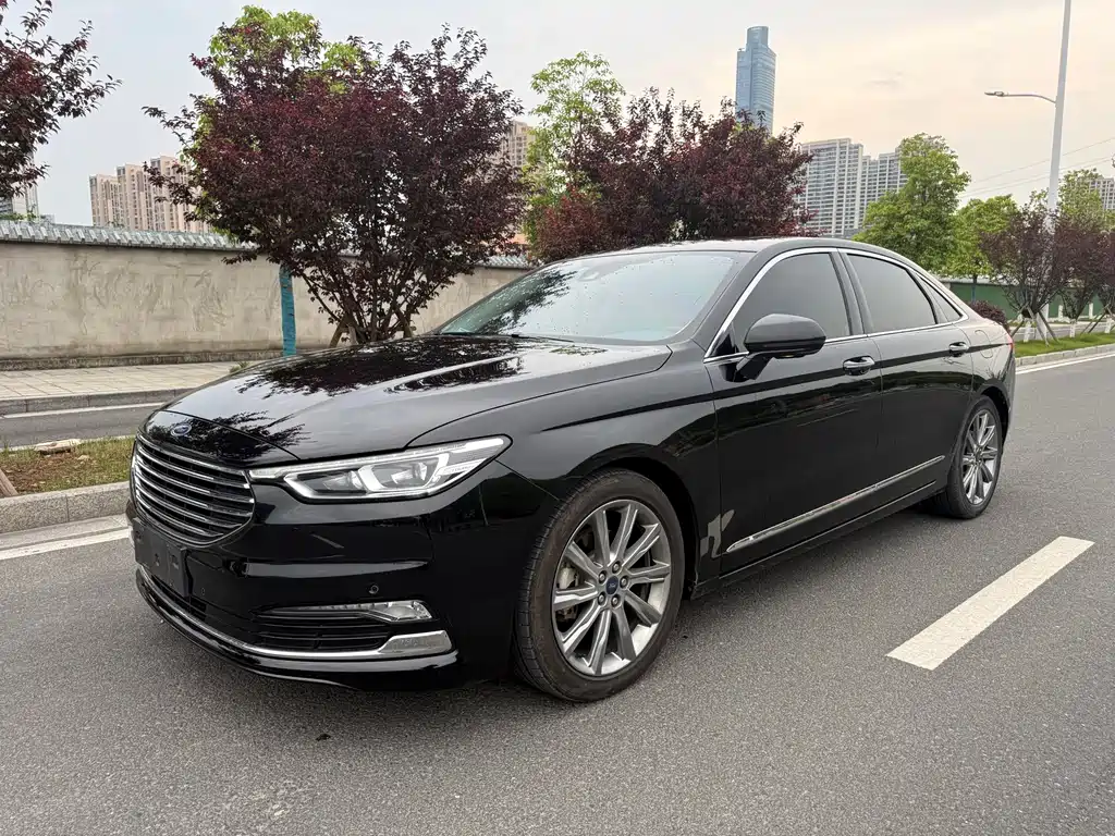 Ford Taurus 2021