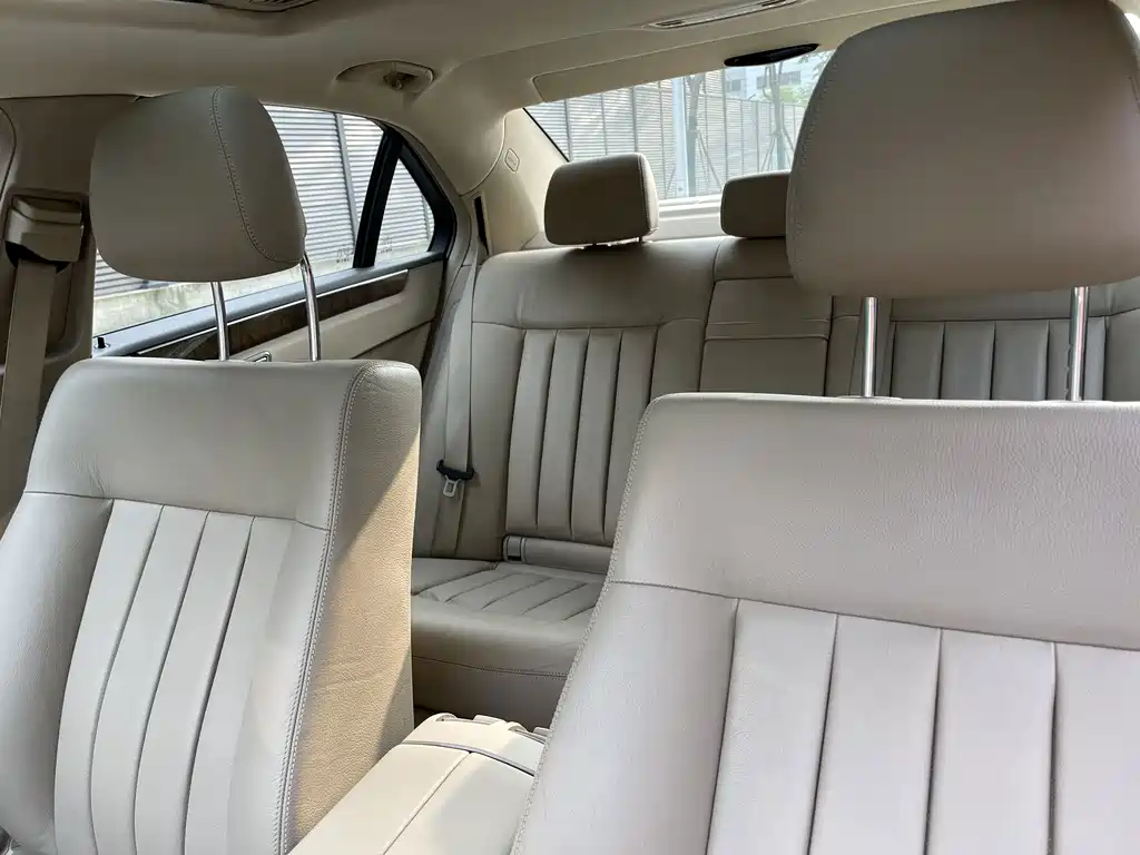 Mercedes-Benz E-Class — миниатюра 12