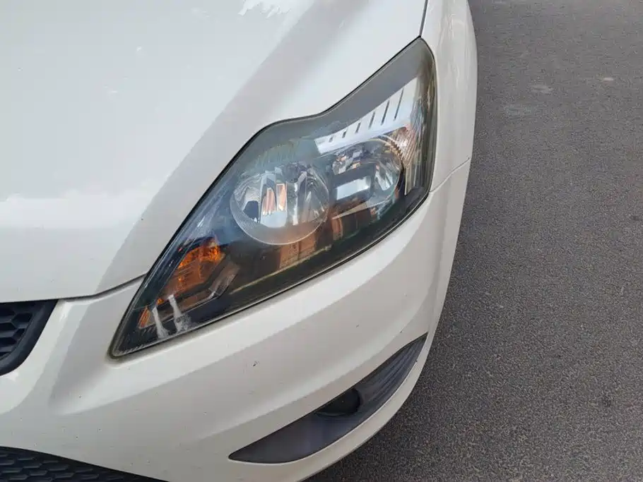 Ford Focus 2013 1.8L MT