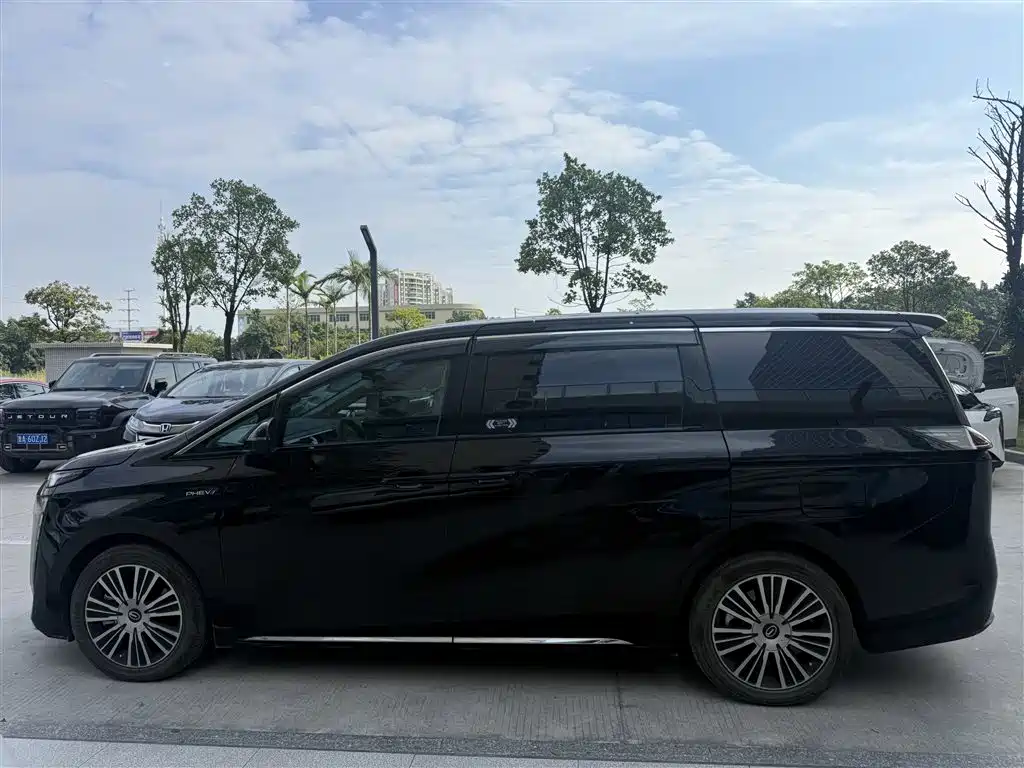 GAC Motor Trumpchi E8 PHEV — миниатюра 7