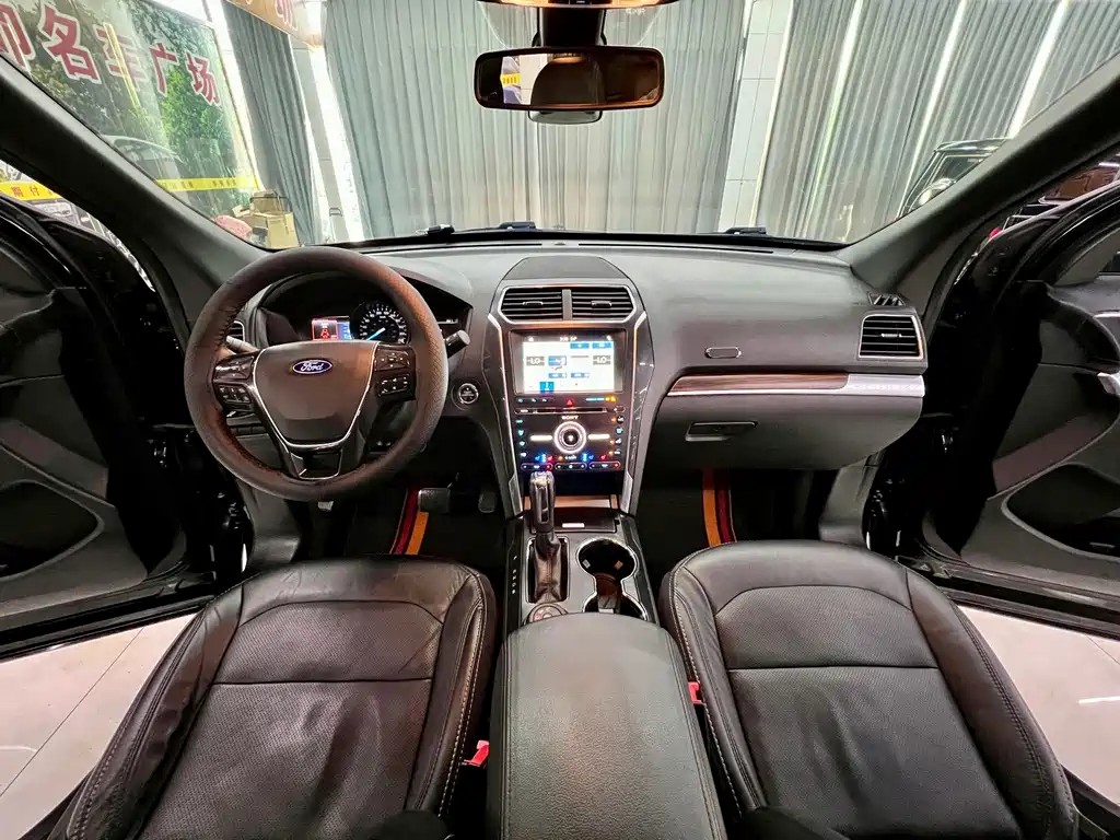Ford Explorer (Import) — миниатюра 16