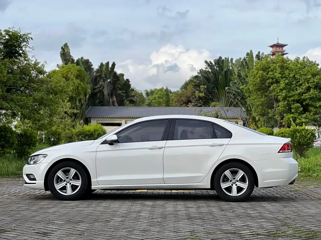 Volkswagen Lamando 2015 230TSI DSG