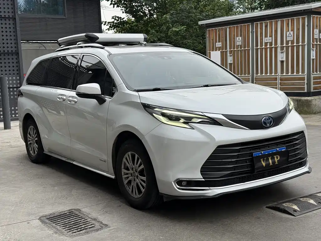 Toyota Sienna — миниатюра 3