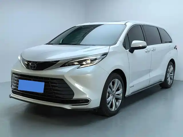 TOYOTA SIENNA 2024