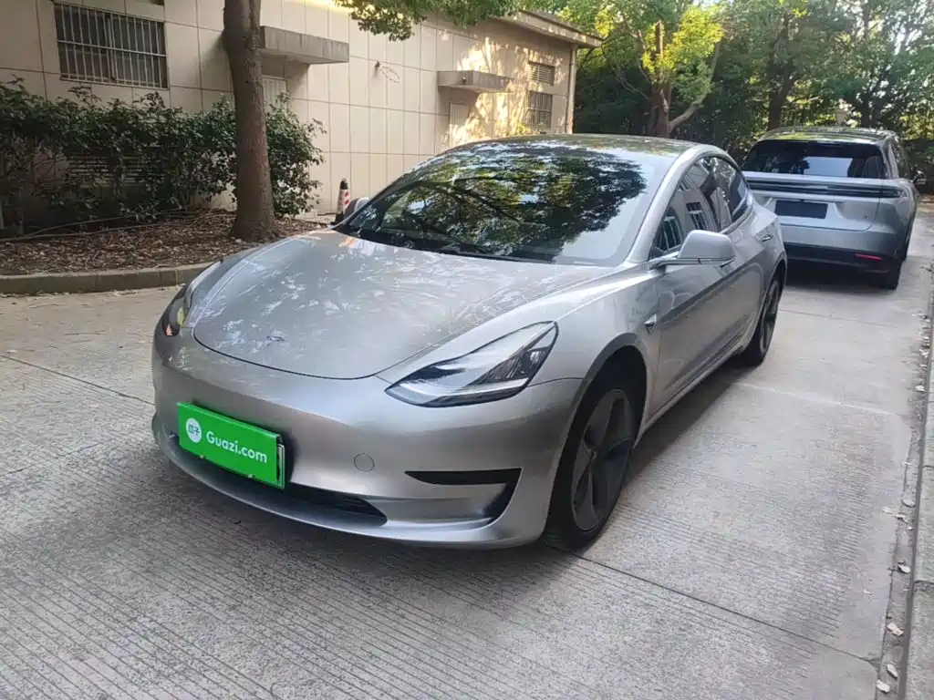 Tesla Model 3 — миниатюра 2