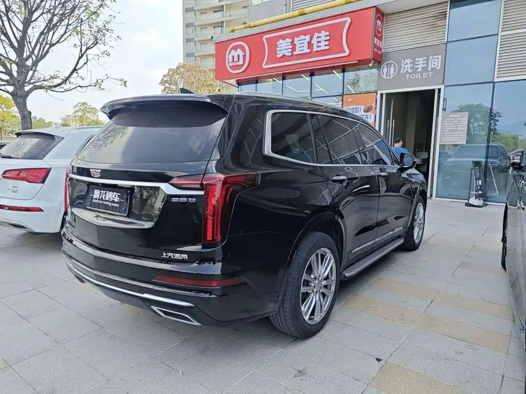 CADILLAC XT6