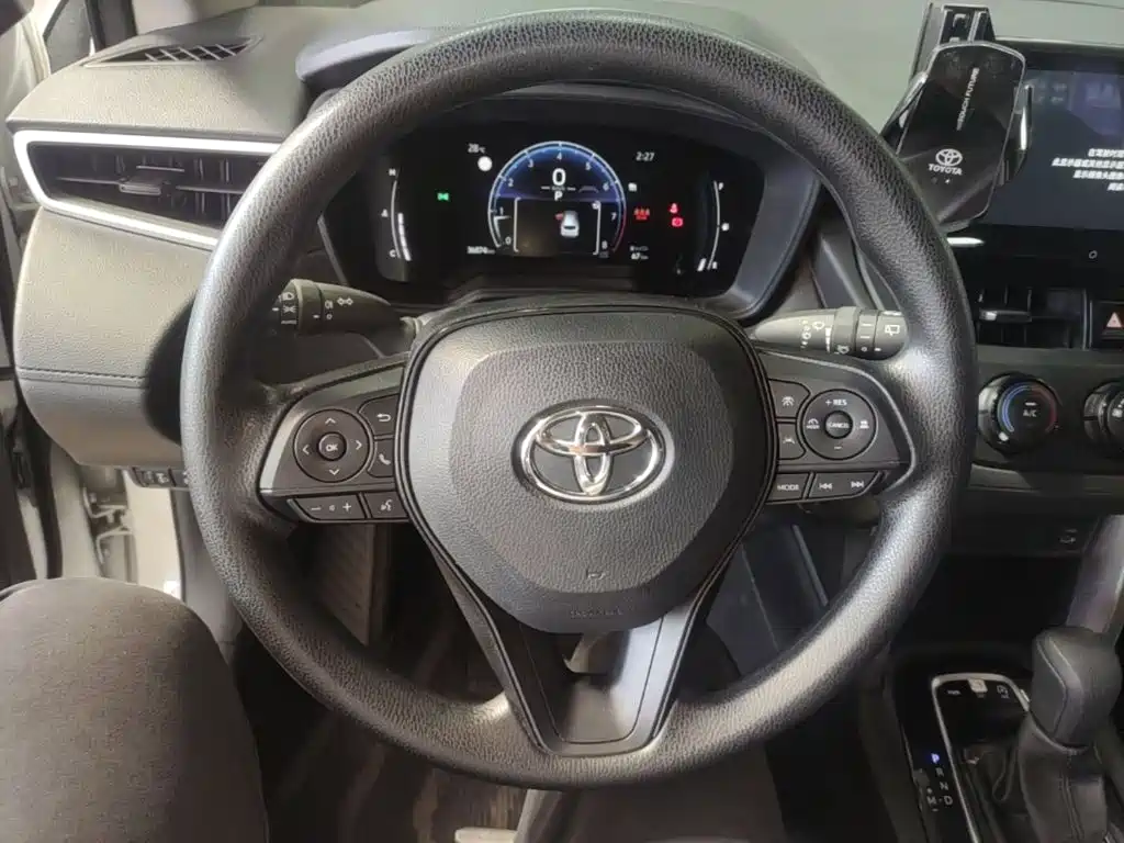 Toyota Corolla Cross — миниатюра 11