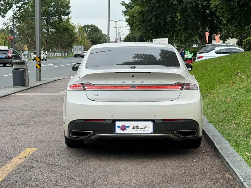 Lincoln MKZ — миниатюра 5