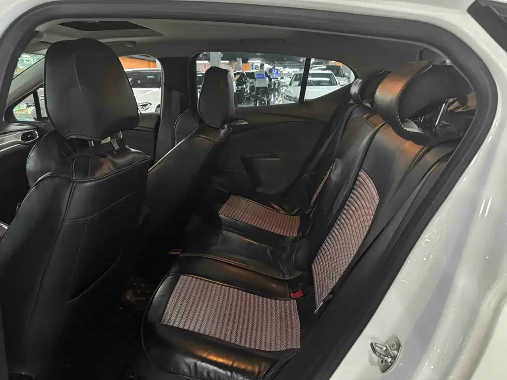 Buick Verano — миниатюра 5