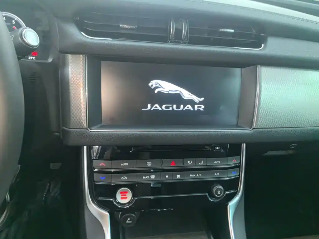Jaguar XFL — миниатюра 13