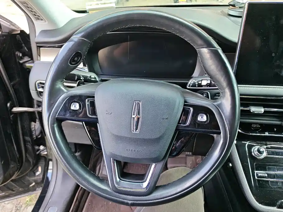 Lincoln Corsair — миниатюра 15