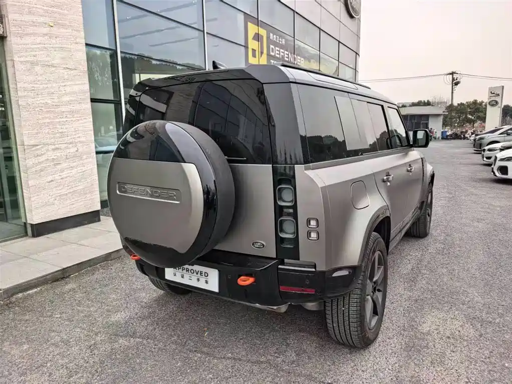 LAND ROVER DEFENDER