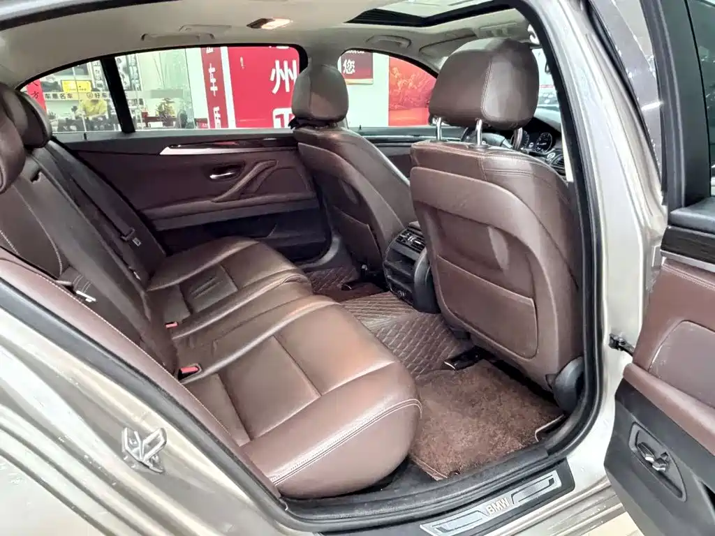 BMW 5 Series — миниатюра 7