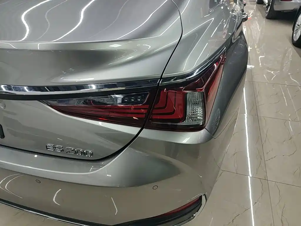 Lexus ES — миниатюра 8