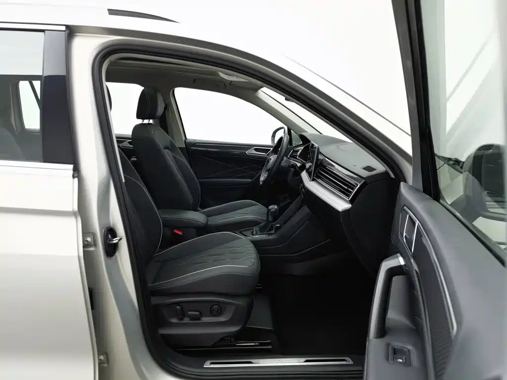 Volkswagen Tiguan L — миниатюра 23