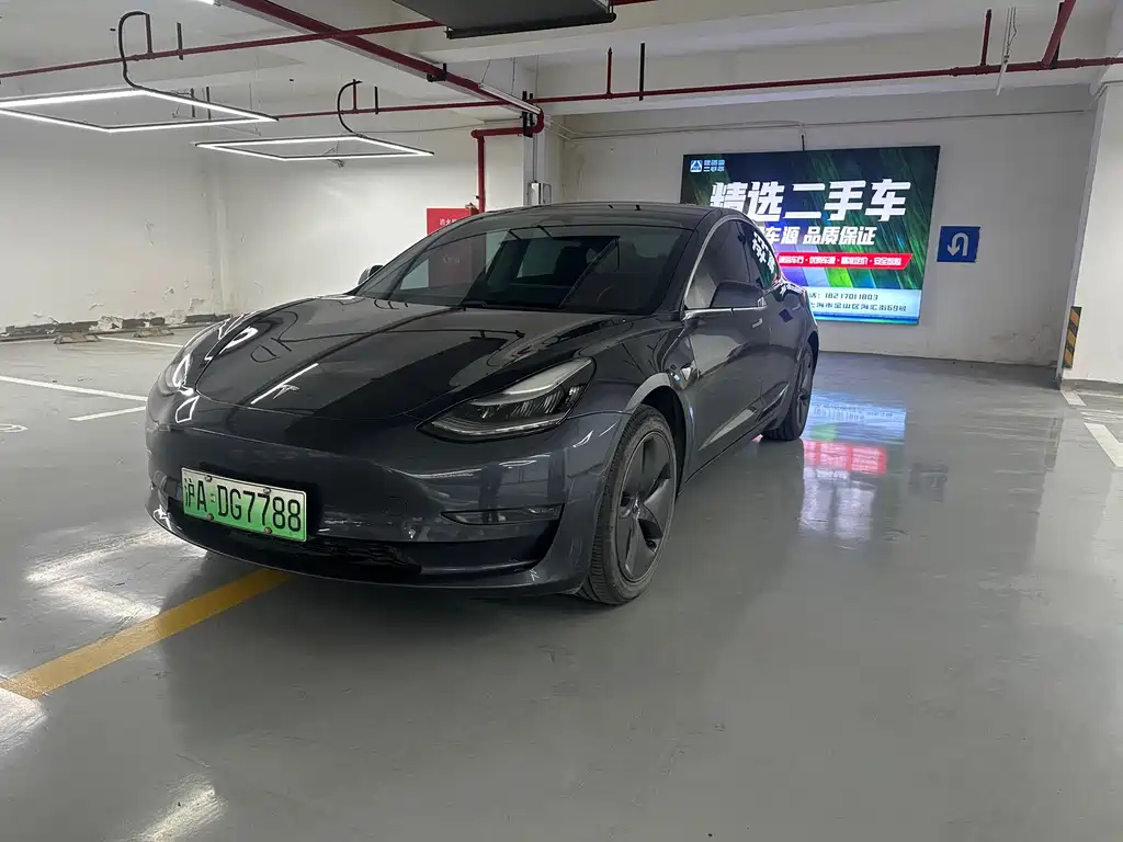 TESLA MODEL 3