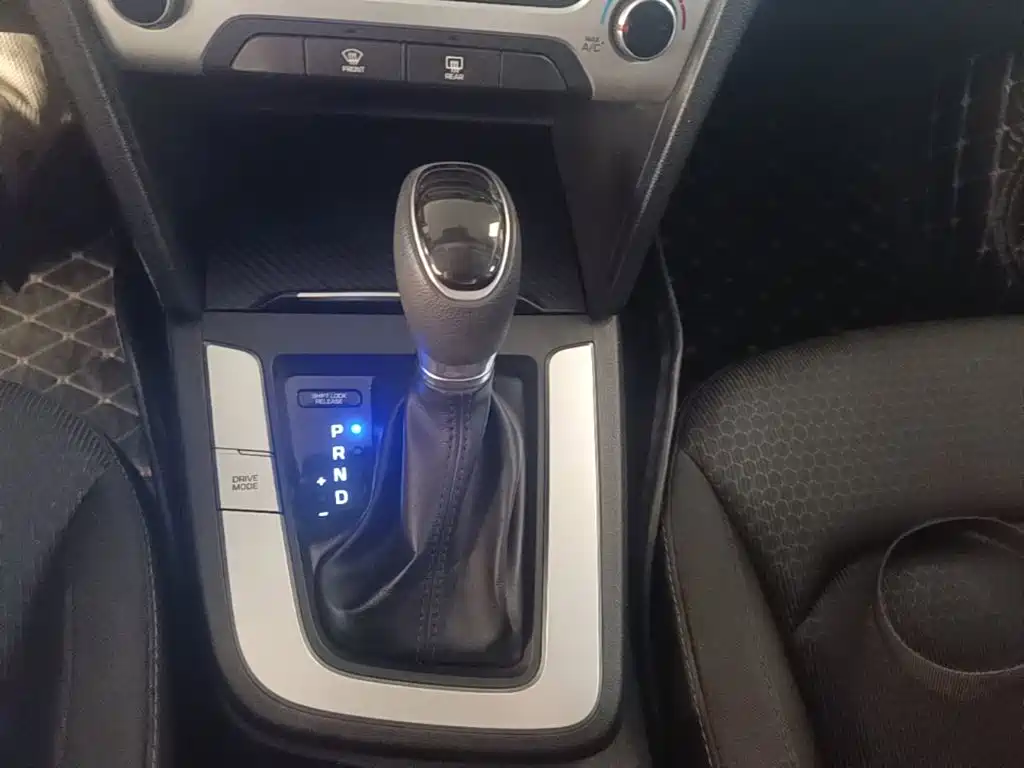 Hyundai Elantra — миниатюра 14