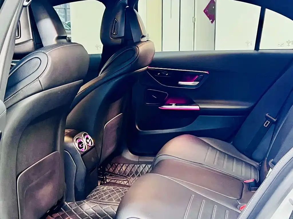 Mercedes-Benz C-Class — миниатюра 9