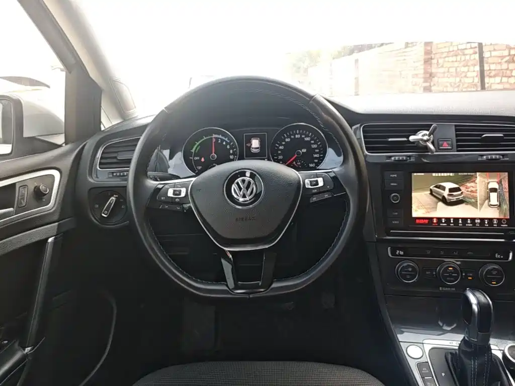 Volkswagen Golf EV — миниатюра 11