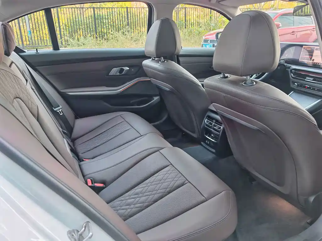BMW 3 Series — миниатюра 16