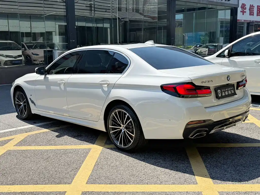 BMW 5 Series — миниатюра 7