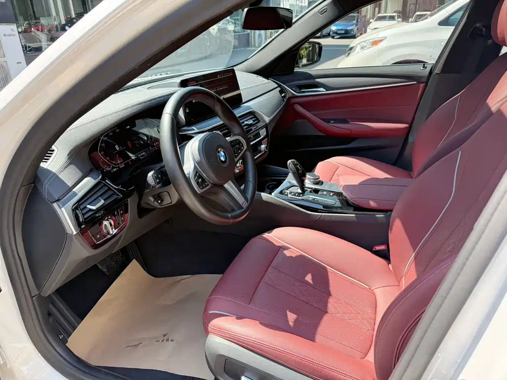 BMW 5 Series — миниатюра 8